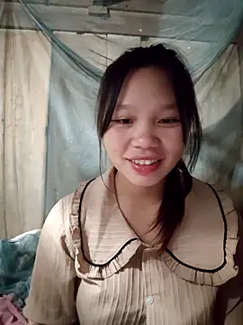 linh-miu99: διαδικτυακό σόου στην κάμερα