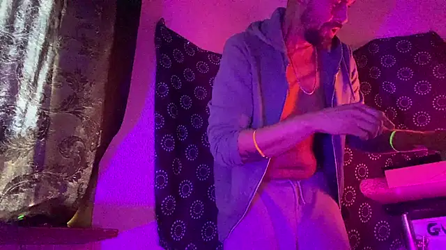 Guyst049's Live XXX Chat