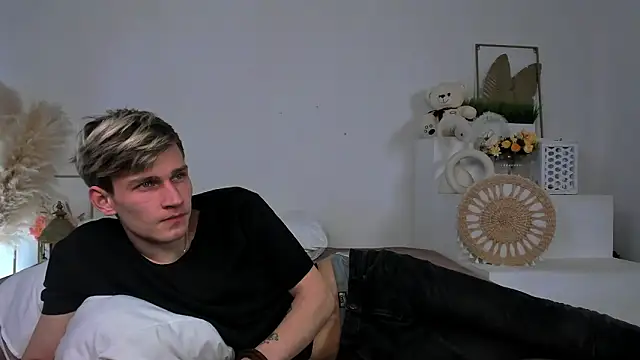 Volan_Starts Live XXX Chat