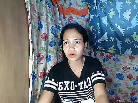 PinaySkinnyGirl élő XXX-chatje