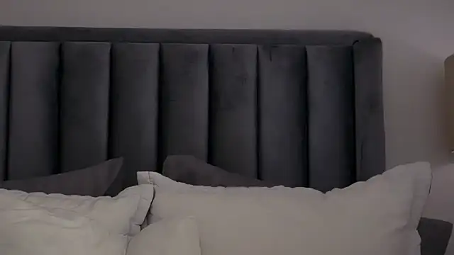 XXX chat uživo modela CharlottX