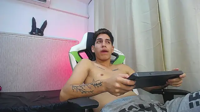 Devil_group_'s Webcam Show