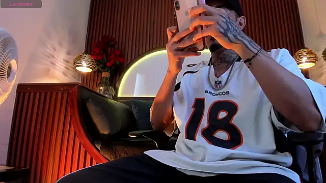 Donovan_Desmond Show Webcam