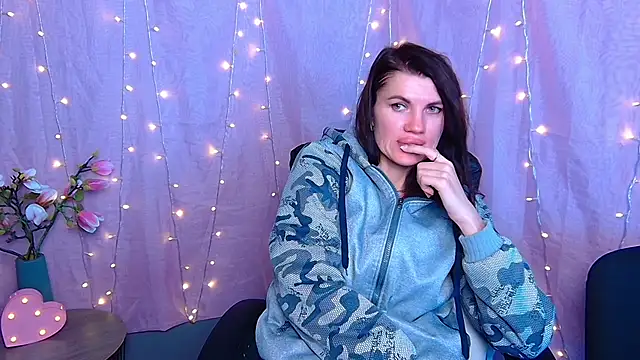 Chatroom XXX en direct de MilaLoona