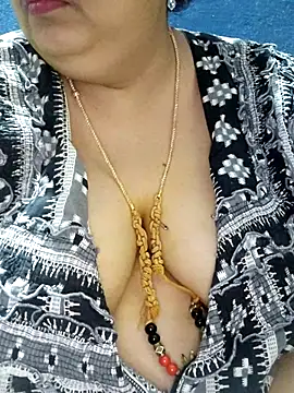 tamilthanushriのライブXXXチャット