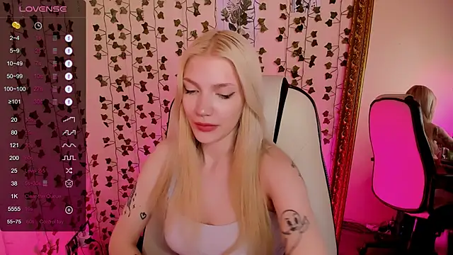 AnyaTaylor_: διαδικτυακό σόου στην κάμερα