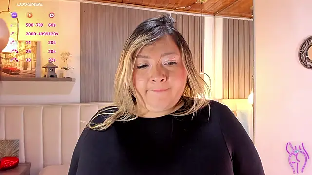 Kharla_Marin Adlı Modelin Canlı XXX Sohbeti