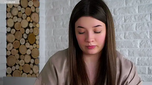 LowOncoming live XXX chat