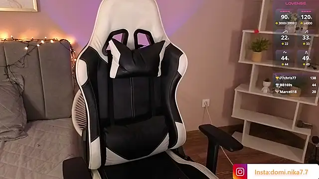 BiggieBoobies live XXX chat