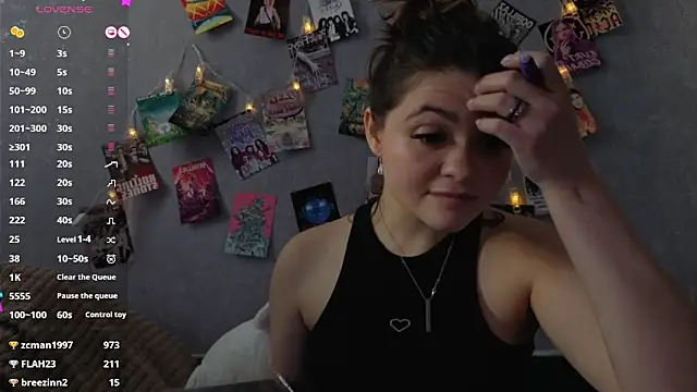 Chatroom XXX en direct de YummyTira