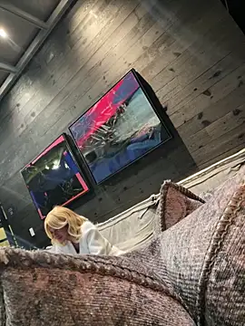 Chat +18 de tia___fox ao vivo