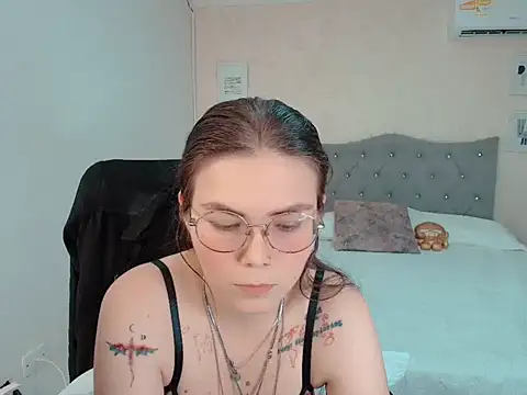 lexalove_doll élő XXX-chatje