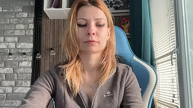 karo123421 élő XXX-chatje