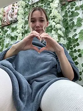 -HollyWay- Live XXX-chat