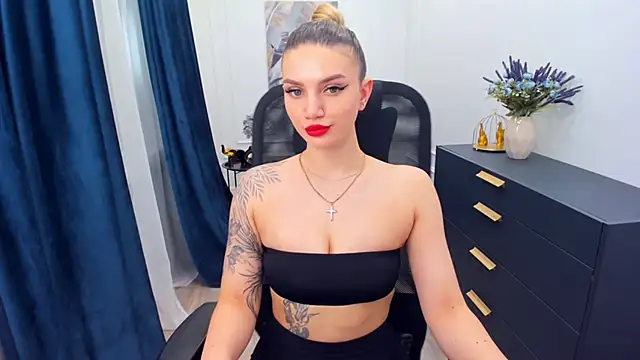 Chat +18 de SelenaeMoore ao vivo