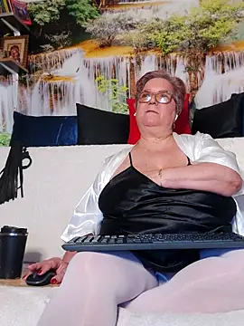 QueenPammy1 Adlı Modelin Canlı XXX Sohbeti