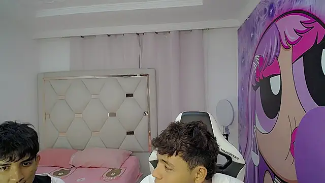 Maxwell_boys Show in webcam