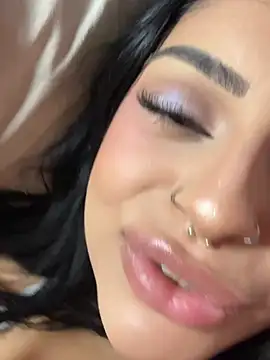 ThickerThanYoBitch's Live XXX Chat