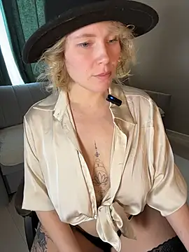 Charming_Daphny Adlı Modelin Canlı XXX Sohbeti