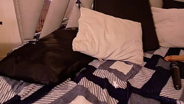 Queenjenn__ Live XXX-chat