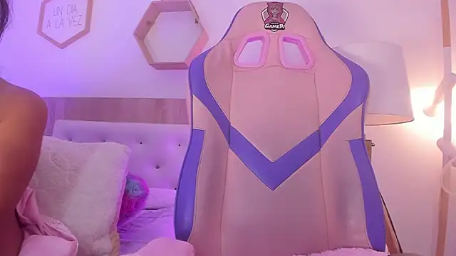 _emily_jonexs' Live XXX Chat