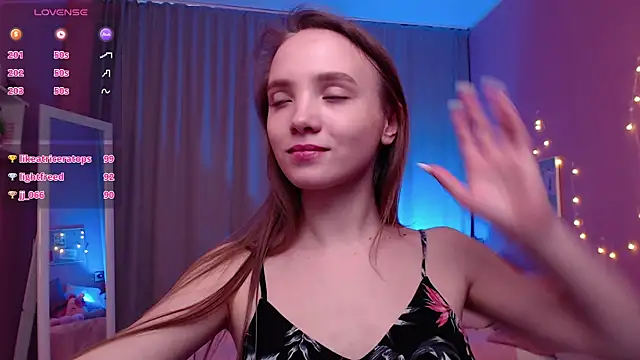 Chat +18 de Adria_Arjona ao vivo