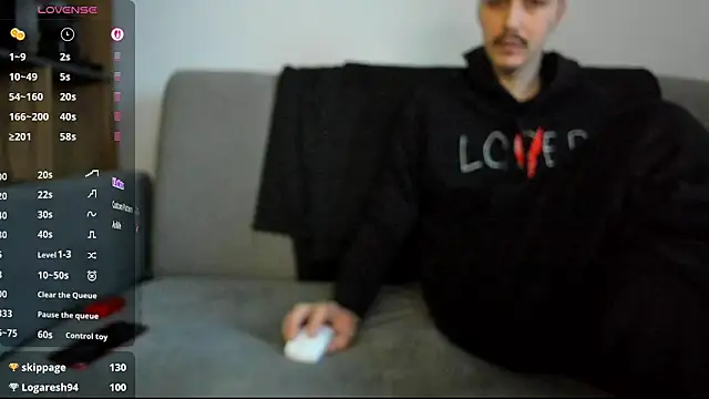 Neighborhood_friends: διαδικτυακό σόου στην κάμερα