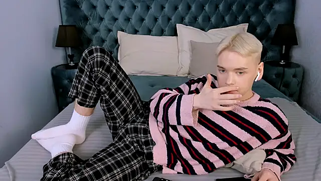 XXX chat uživo modela Je_Salvatore