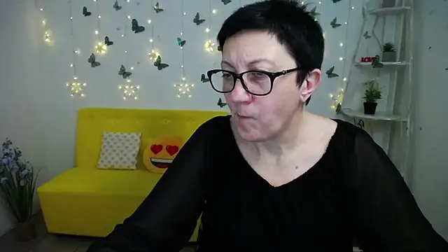 EmilyL0ve's Live XXX Chat