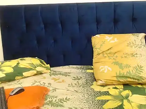 CurvyAssXX21's Live XXX Chat