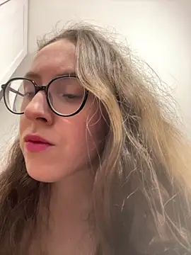 MartiniiSelenna's Live XXX Chat