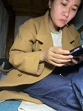 daaqnn: διαδικτυακό σόου στην κάμερα