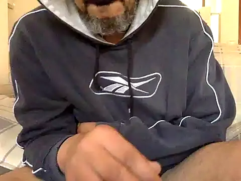 CaiBullのライブXXXチャット