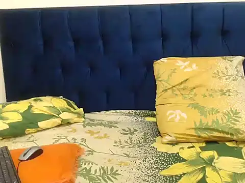 CurvyAssXX21 Adlı Modelin Canlı XXX Sohbeti