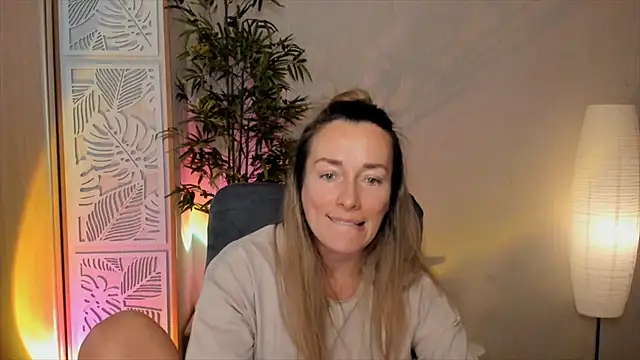 แชท XXX สดของ RebeccaMartinez