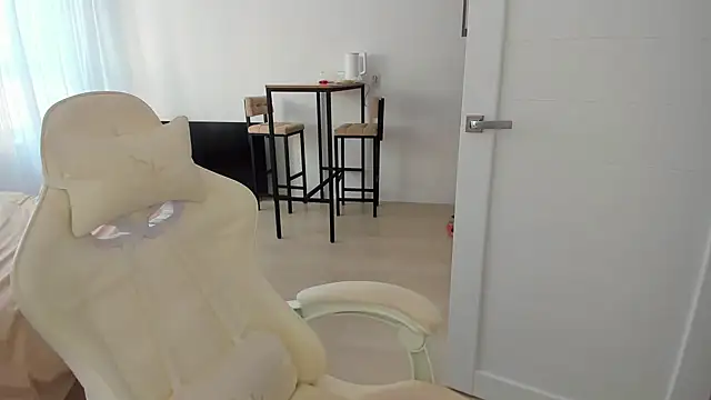 AvisFlowers 即時 XXX 聊天