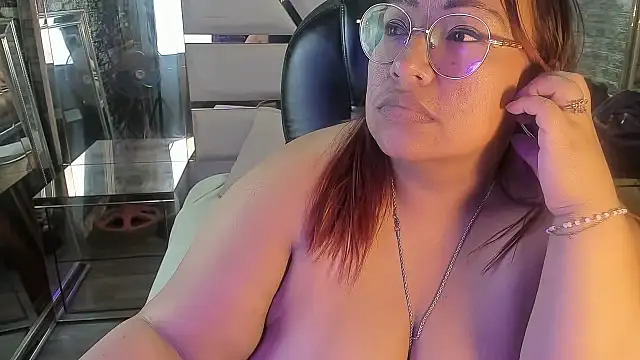 Shara_Oz Adlı Modelin Canlı XXX Sohbeti