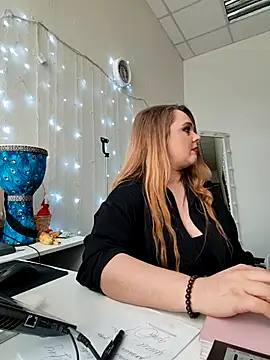 XXX chat uživo modela Juicy_PeachLux