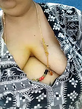 tamilthanushri Live XXX-chat
