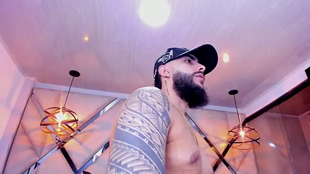 SantiagoHincapiie – webcam-show