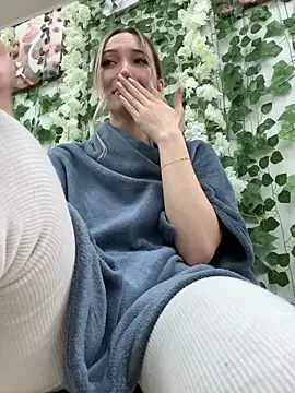 -HollyWay- – Naživo XXX chat