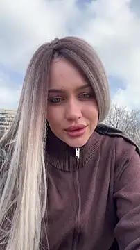 KikiWatson Adlı Modelin Canlı XXX Sohbeti