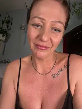 TheSweetestFknSlut Show in webcam