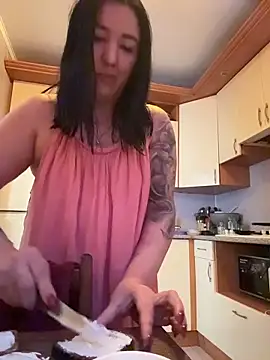 Naughtbaby_2025: онлайн-секс-чат