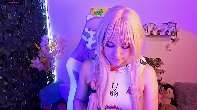 Eymmy_24: διαδικτυακό σόου στην κάμερα