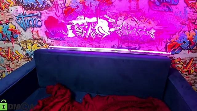 Chat +18 de Kira__Sweet ao vivo