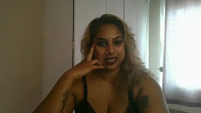 Taura_ Adlı Modelin Canlı XXX Sohbeti