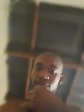 Chatroom XXX en direct de Gold_Digger86