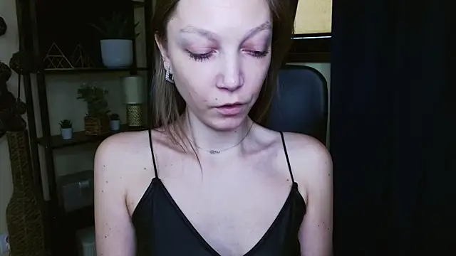 EmillyPlay 即時 XXX 聊天