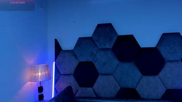 Latrellx7 Adlı Modelin Canlı XXX Sohbeti